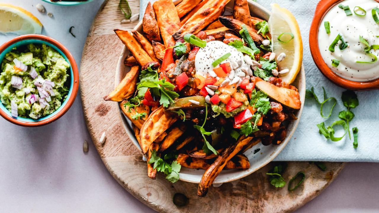 salsa on top of sweet potato fries